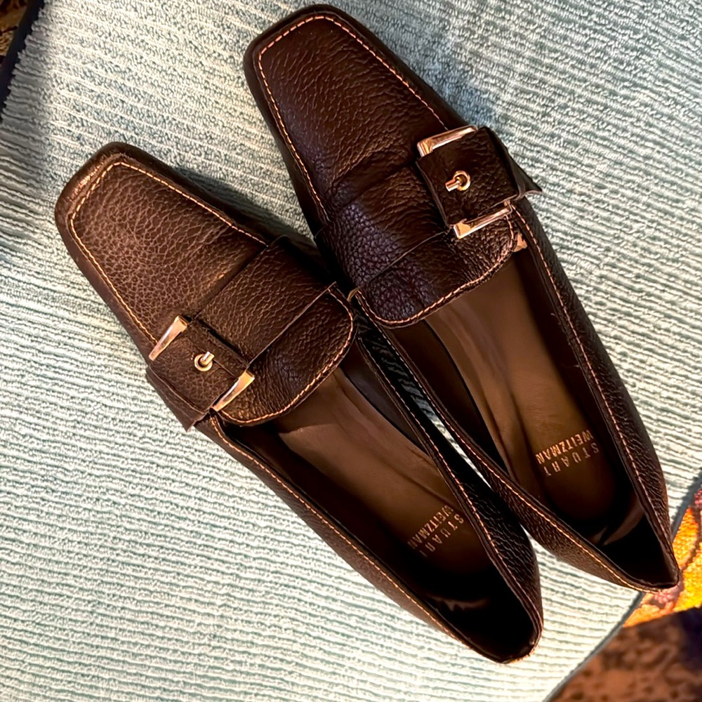 Stuart Weitzman black kitten heel silver buckle size 7m in great condition